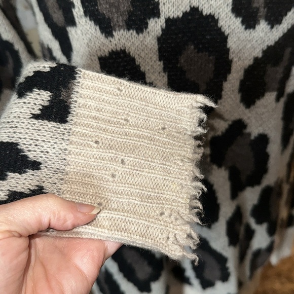 EUC AQUA Cashmere Sweater Medium - Picture 3 of 6